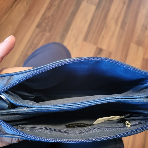 Small Blue Leather Bentley Cross Body Purse - Picture 3 of 3